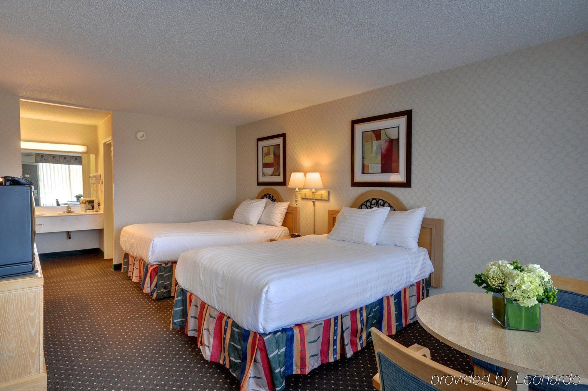Red Roof Inn & Suites Dekalb Room photo