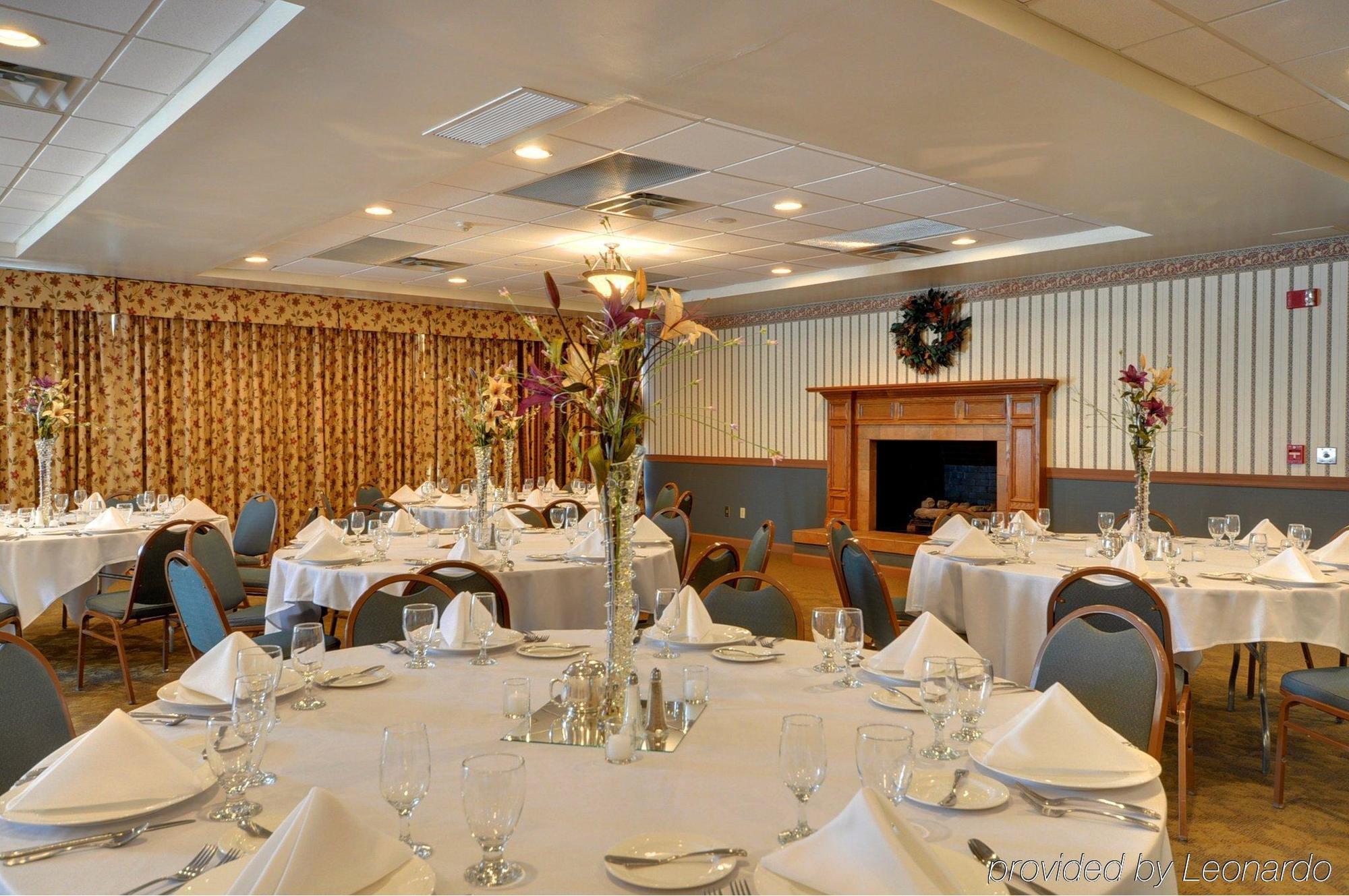 Red Roof Inn & Suites Dekalb Restaurant photo